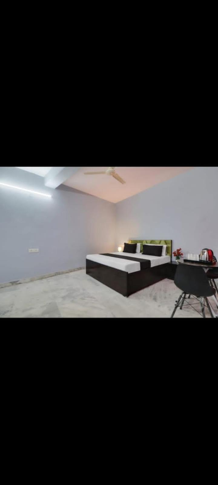 Hotel Day Night Inn New Delhi Buitenkant foto
